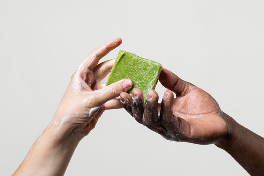 Shampoo sólido vs. shampoo tradicional: ¿es hora de un cambio?