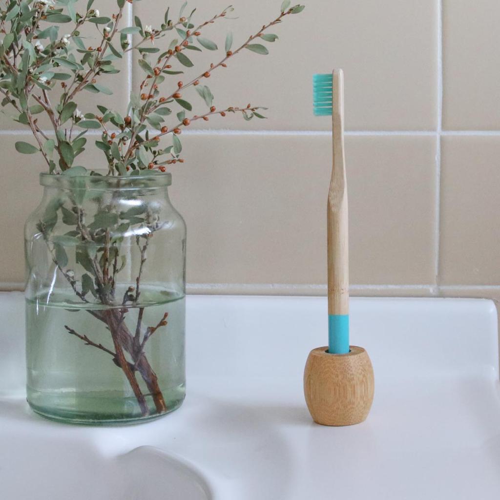 Base de bambú para cepillo tienda ecológica bogotá Izana Naturals