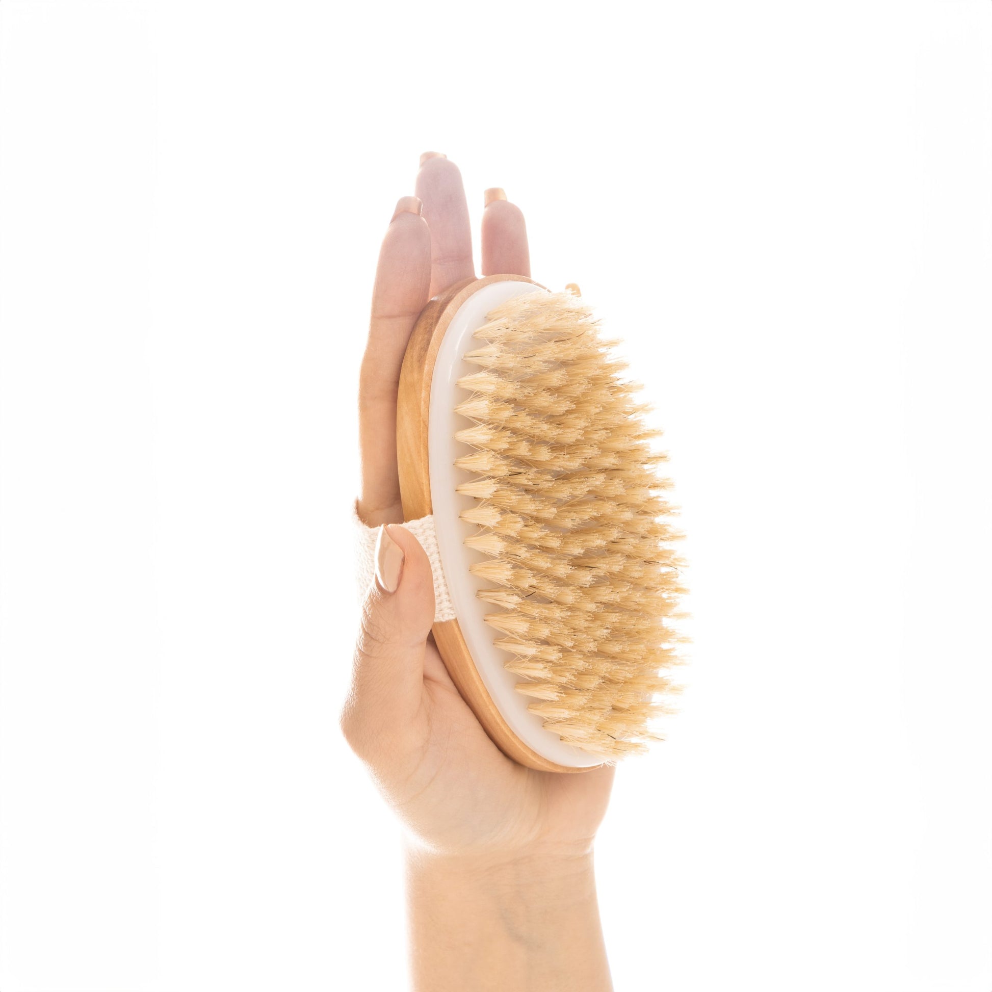 Cepillo de cerdas naturales ovalado exfoliante amigables con el medio ambiente  Izana Naturals